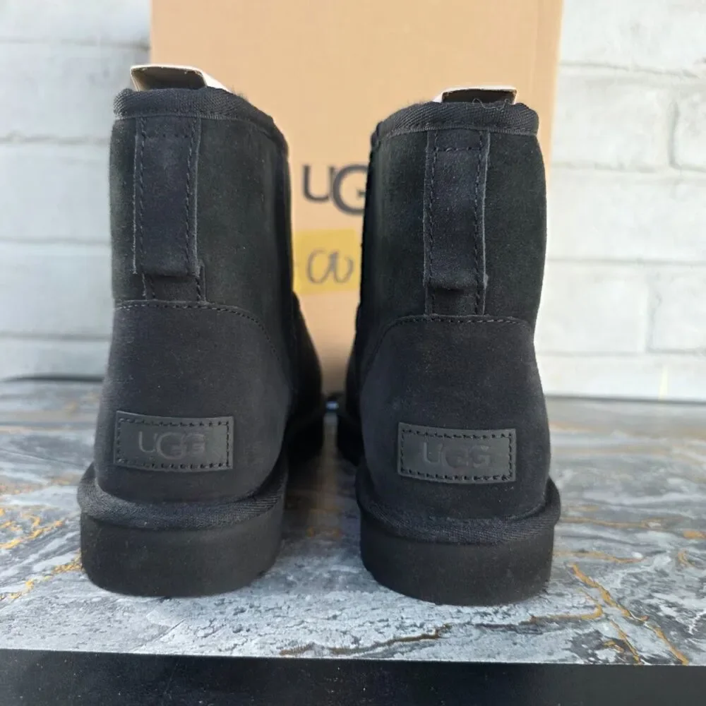 UGG Women's Classic Mini II Boots Black Suede Size 9 New In Box